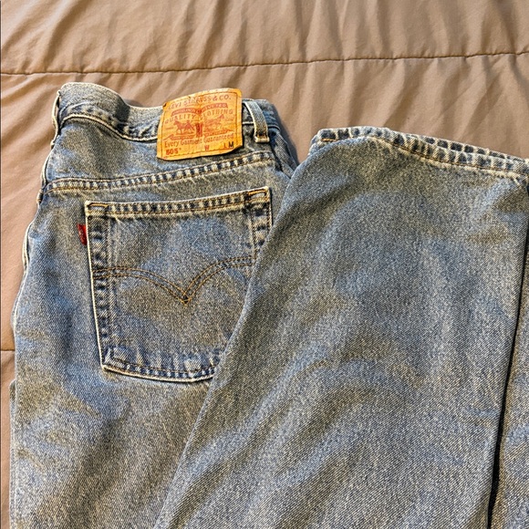 Women’s Levi's 505 Classic Blue Jeans with Tan Label - Picture 2 of 4